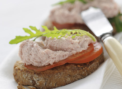 Thunfisch-Paté-Schnitten mit Tomaten und Rucola - Rio Mare Österreich