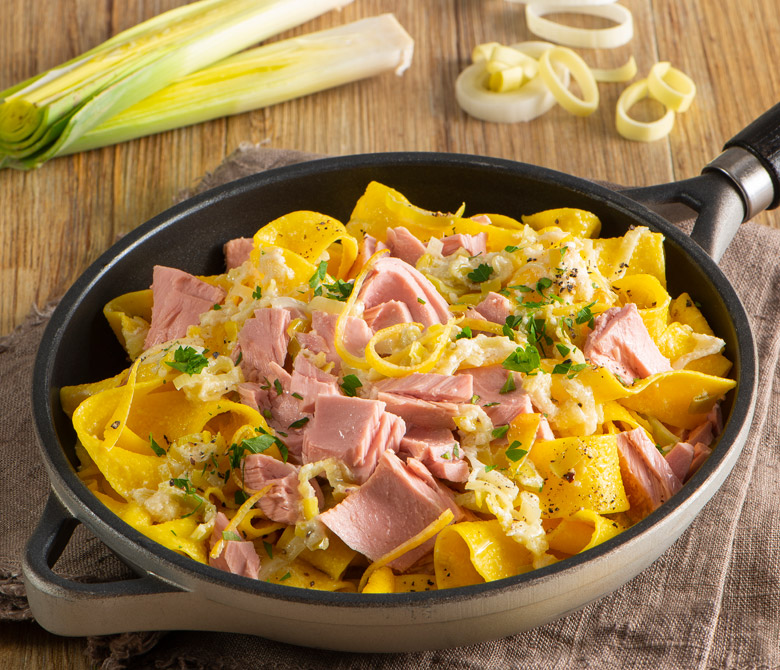 Tagliatelle mit Thunfisch-Lauchsauce und Zitronenaroma - Rio Mare ...