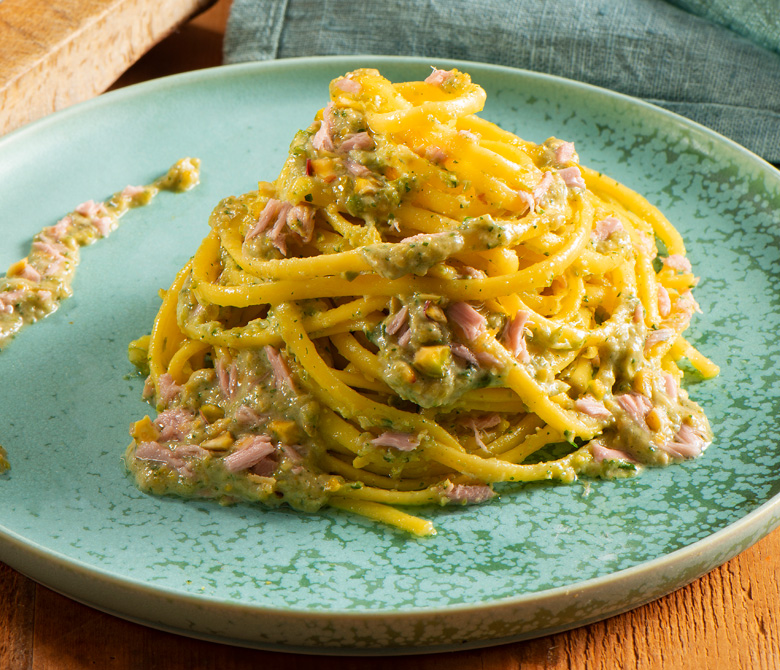 Pasta mit Thunfisch-Pesto, Pistazien und Zitrone - Rio Mare Österreich